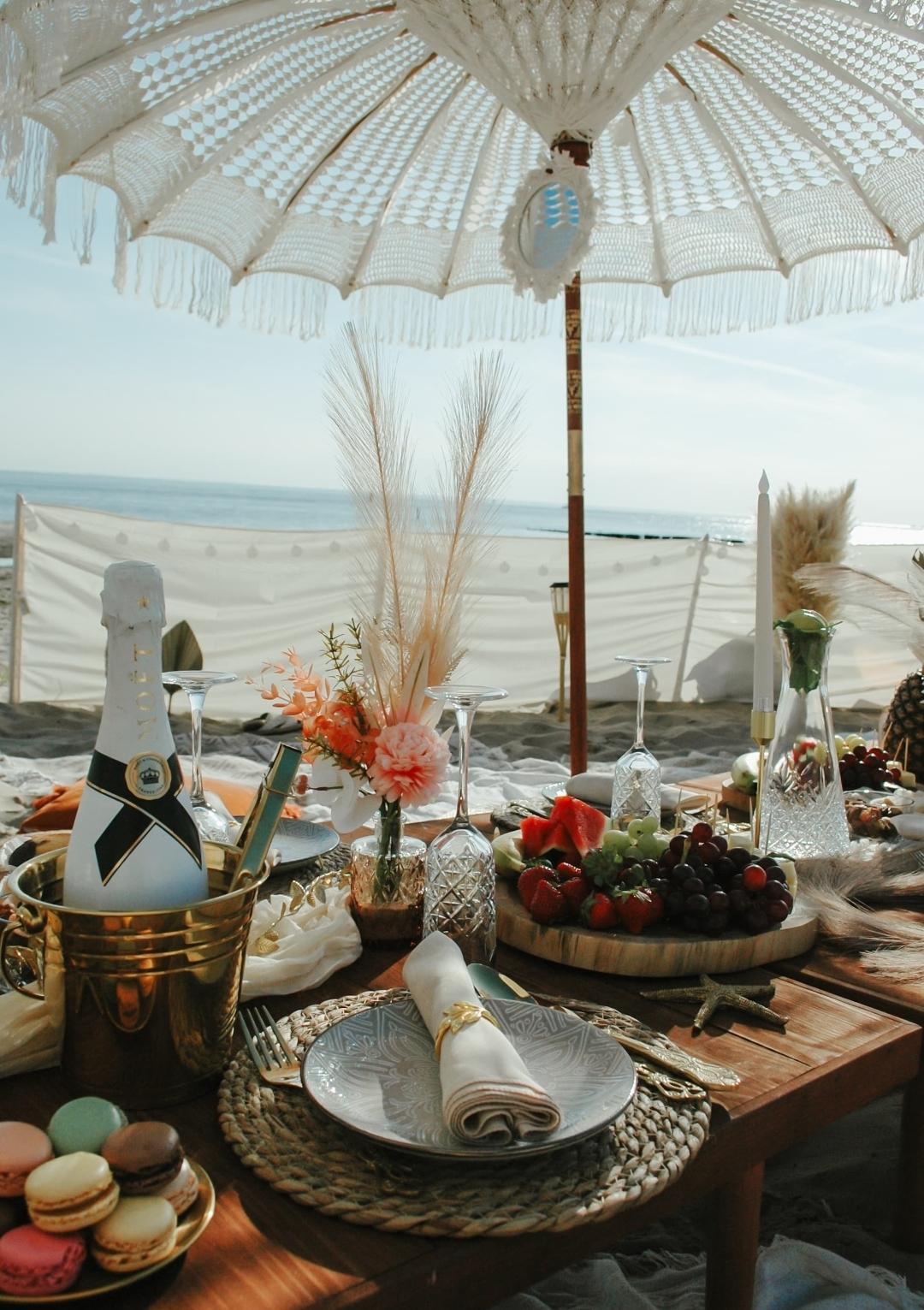 Luxe picknick onder parasol